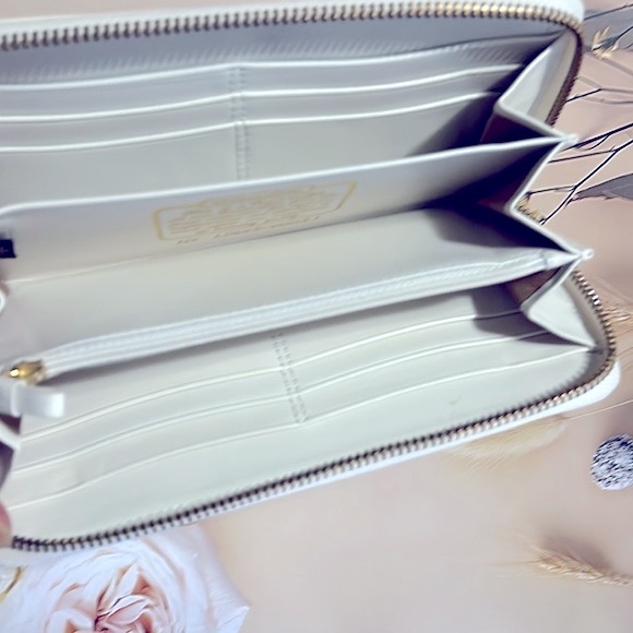 🌺 COACH WHITE STRIPE BROWN SIGNATURE ACCORDION ZIPPER WALLET 40021 - Picture 4 of 6